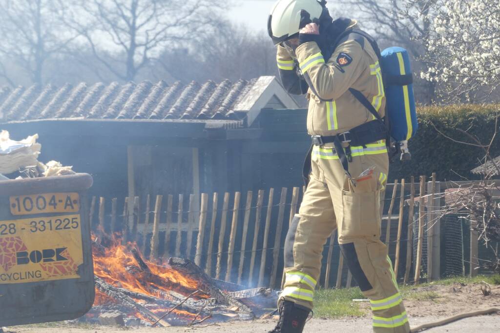Coniferenhaag in brand