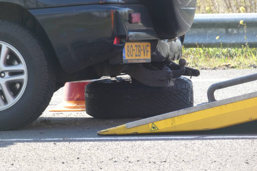Auto verliest wiel bij ongeval