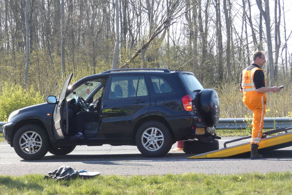 Auto verliest wiel bij ongeval