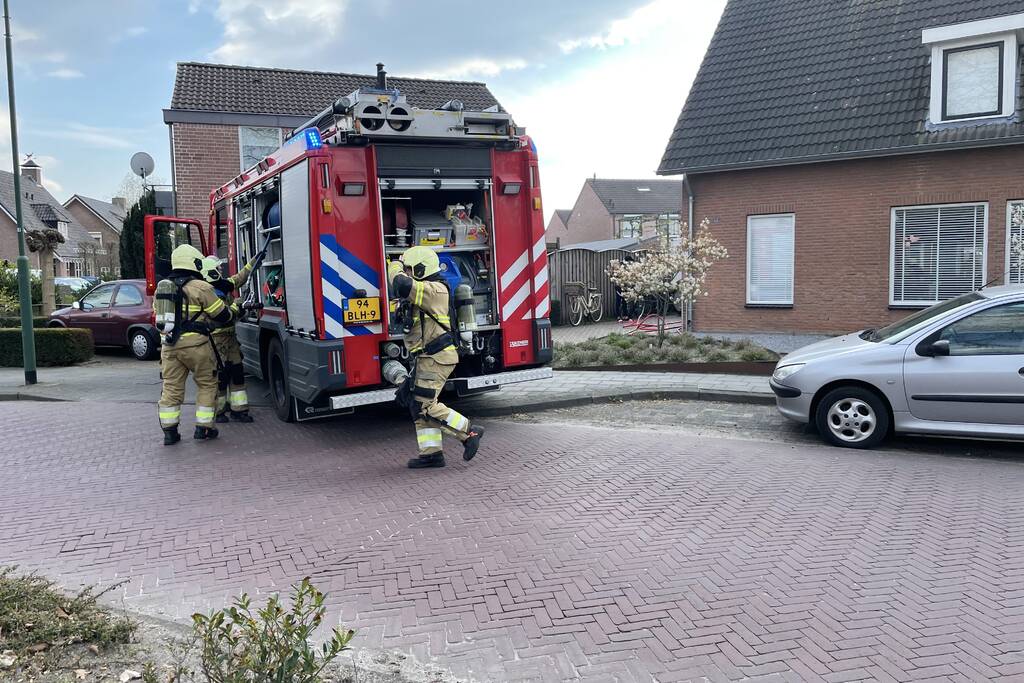 Uitslaande brand in schuur bij woning