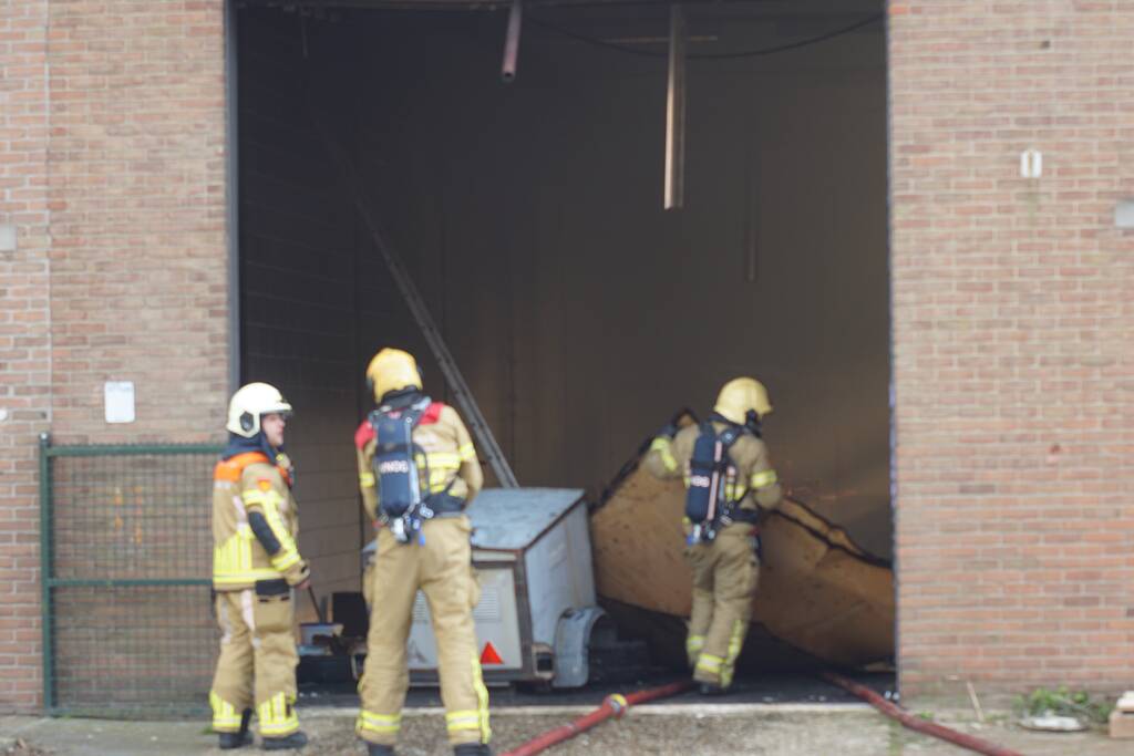 Veel rook bij brand in bedrijfspand