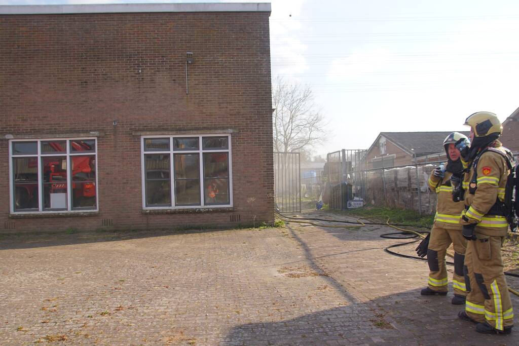 Veel rook bij brand in bedrijfspand