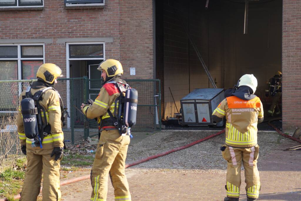 Veel rook bij brand in bedrijfspand