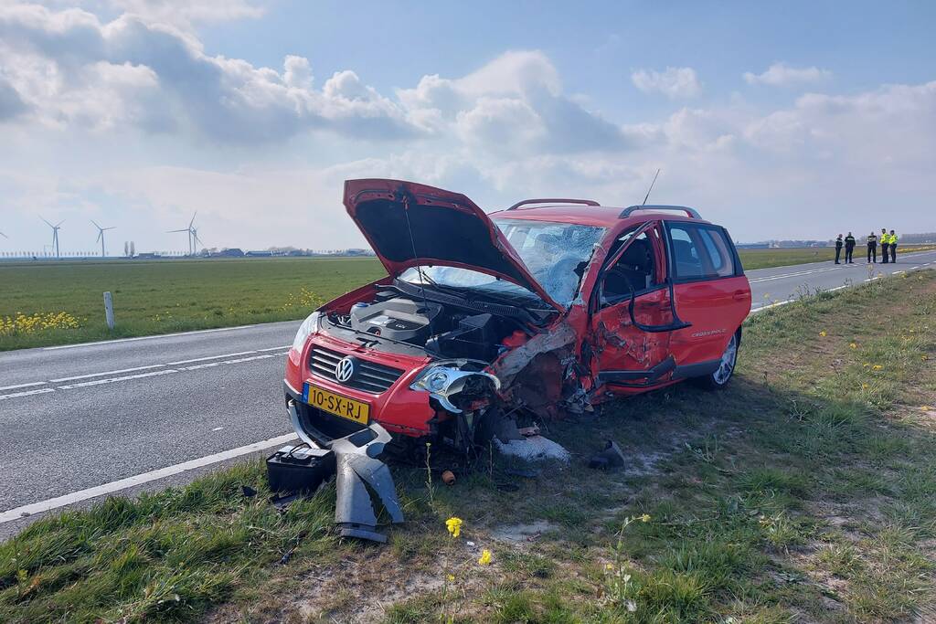 Persoon zwaargewond bij frontale aanrijding met vrachtwagen