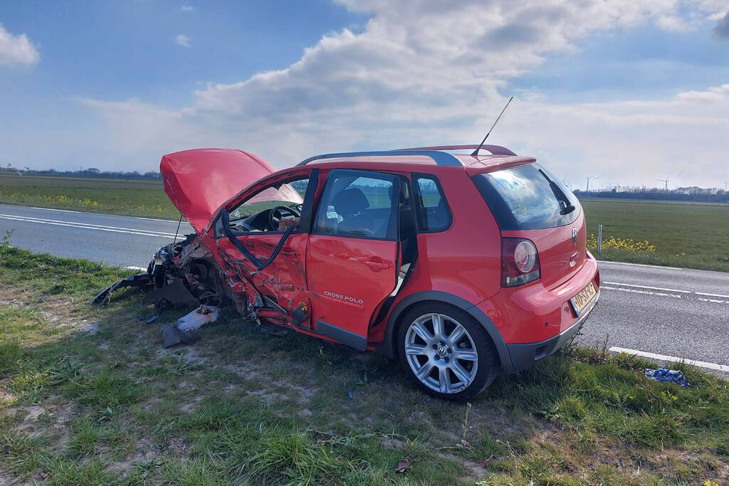 Persoon zwaargewond bij frontale aanrijding met vrachtwagen
