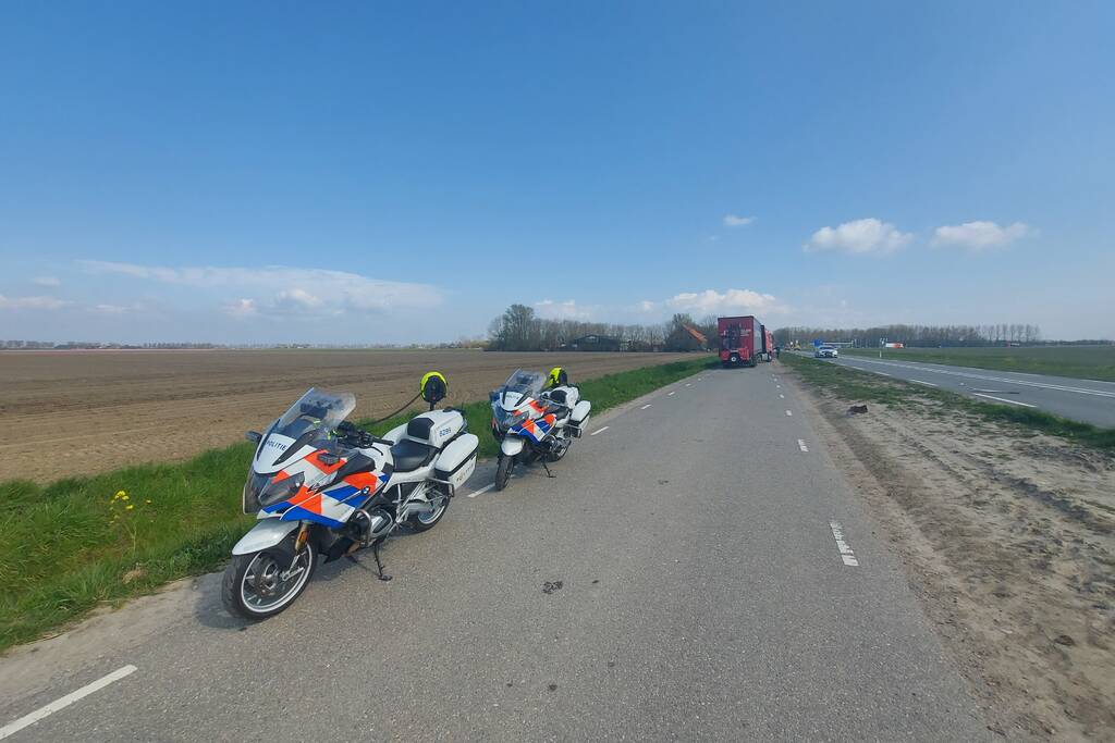 Persoon zwaargewond bij frontale aanrijding met vrachtwagen