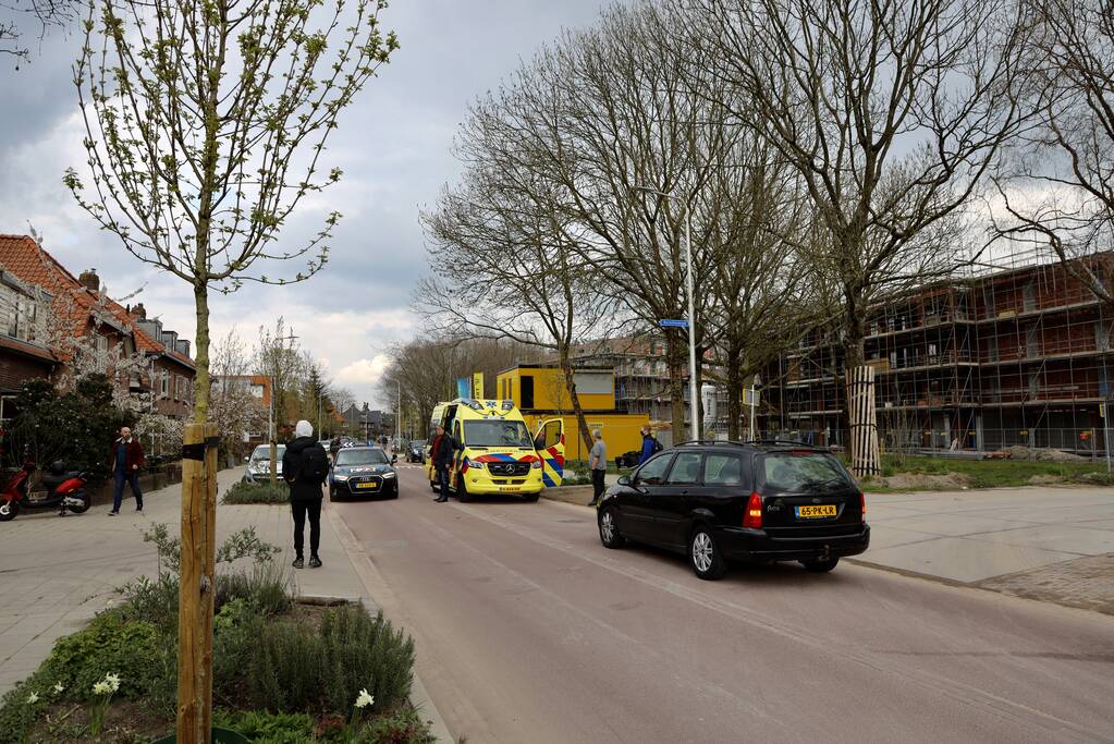 Fietser botst op maaltijdbezorger bij inhaalactie