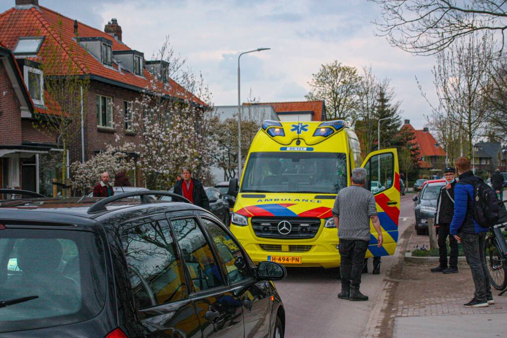 Fietser botst op maaltijdbezorger bij inhaalactie