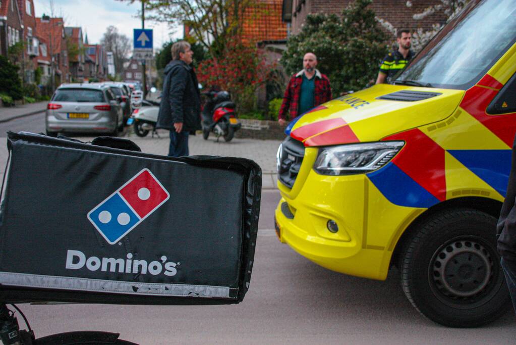 Fietser botst op maaltijdbezorger bij inhaalactie