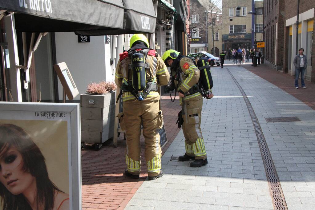 Gaslekkage ontstaan bij pand in winkelstraat