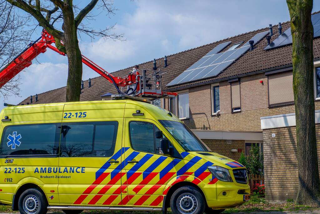 Coronapatiënt uit woning gehaald