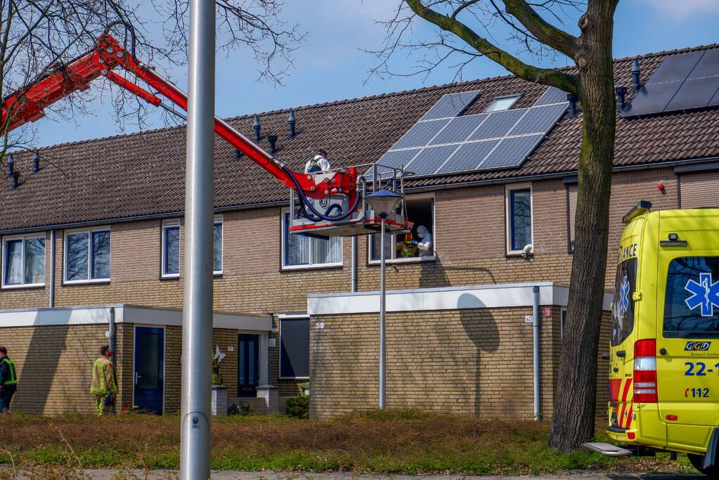 Coronapatiënt uit woning gehaald