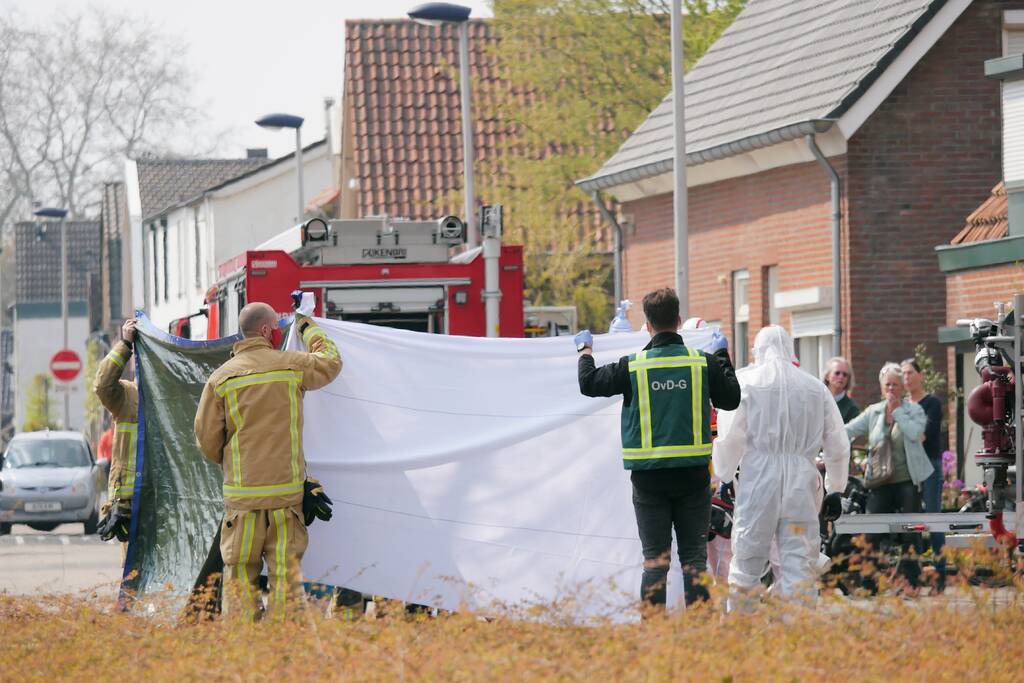 Coronapatiënt uit woning gehaald