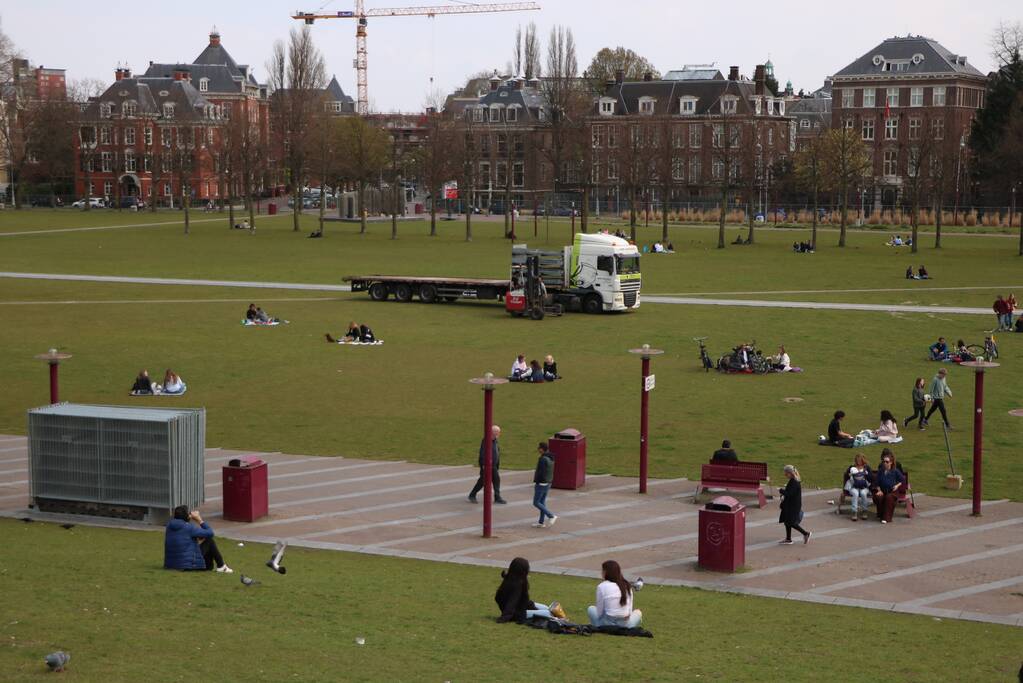 Groot onderhoud aan grasmat Museumplein