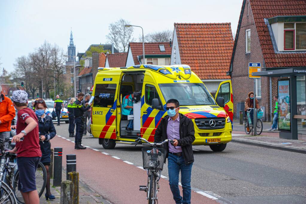 Motorrijder botst op personenauto