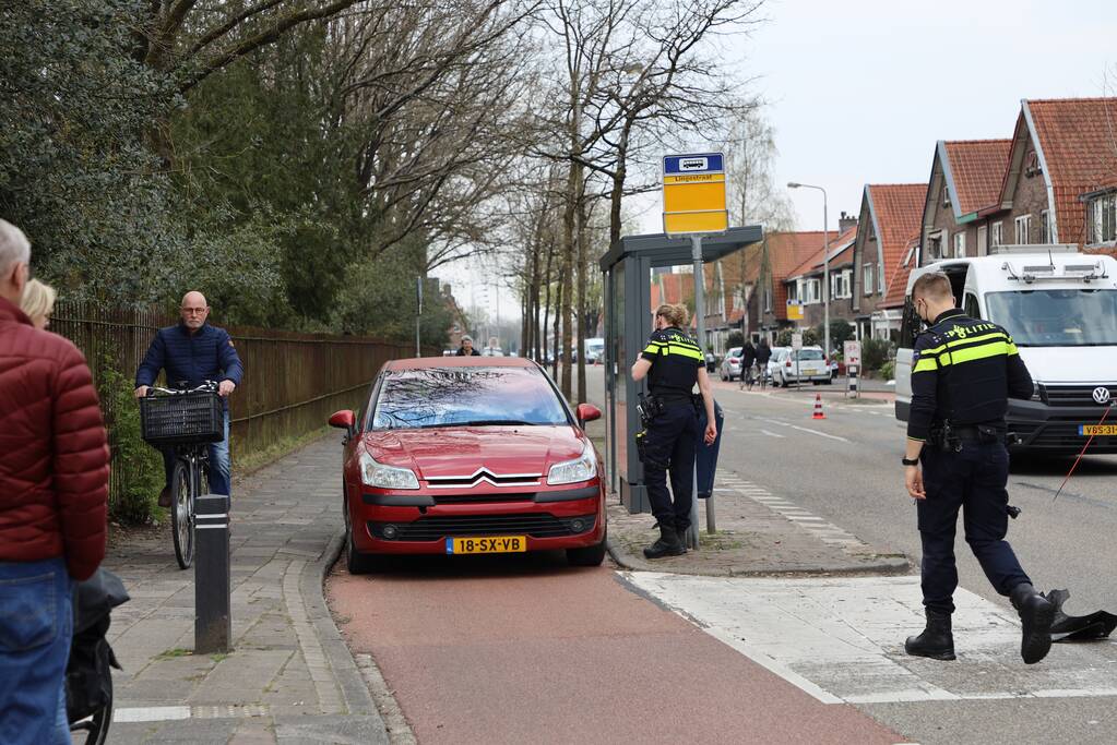 Motorrijder botst op personenauto