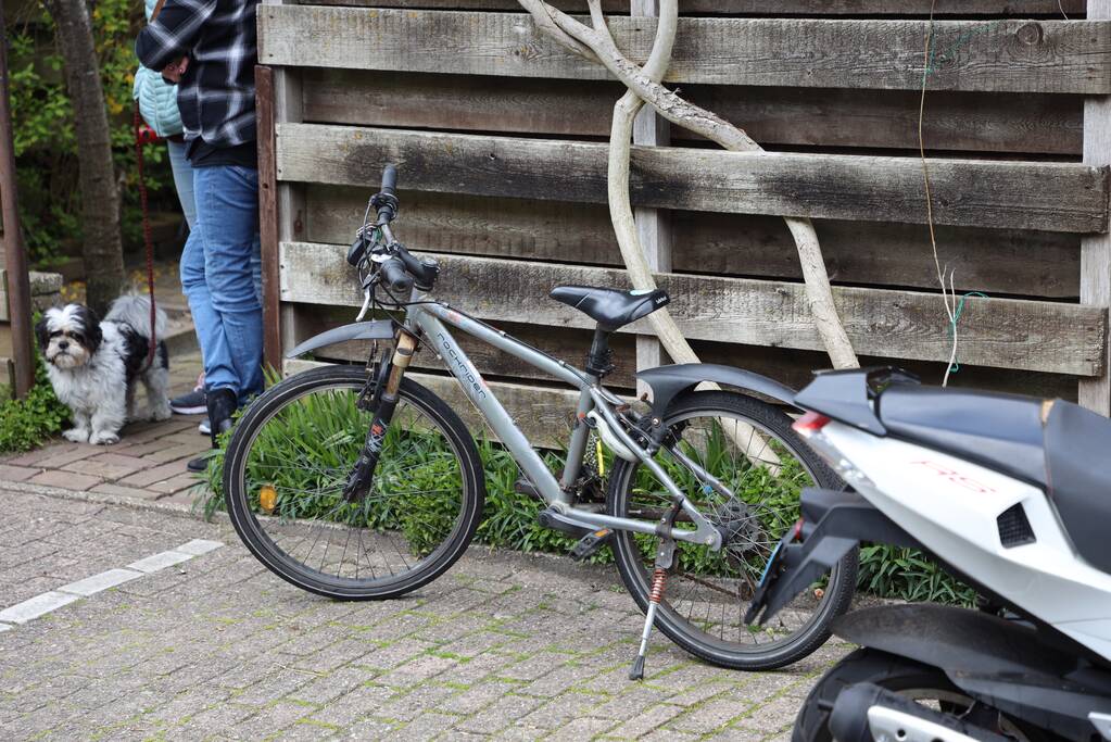 Jonge fietser in botsing met scooterrijder