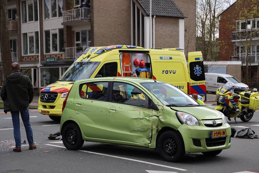 Ernstig ongeval tussen motorrijder en personenauto op kruising