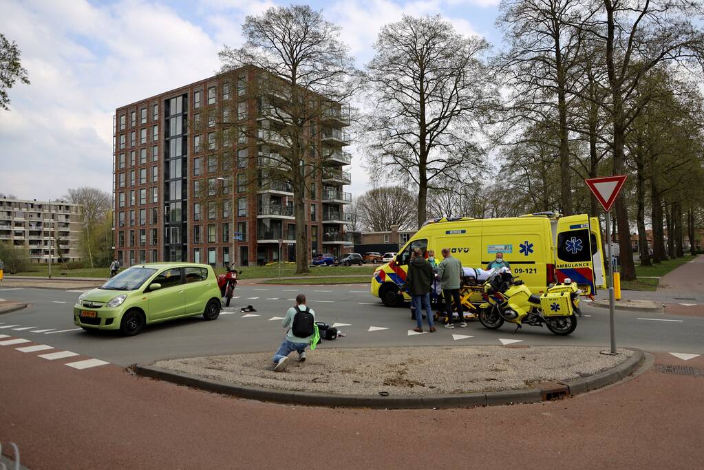 Ernstig ongeval tussen motorrijder en personenauto op kruising