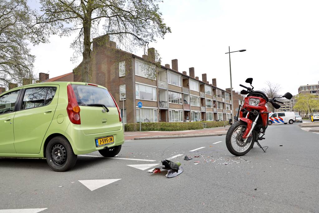 Ernstig ongeval tussen motorrijder en personenauto op kruising