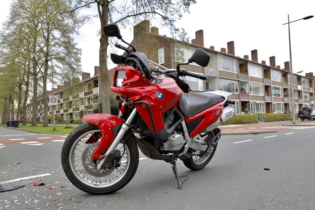 Ernstig ongeval tussen motorrijder en personenauto op kruising