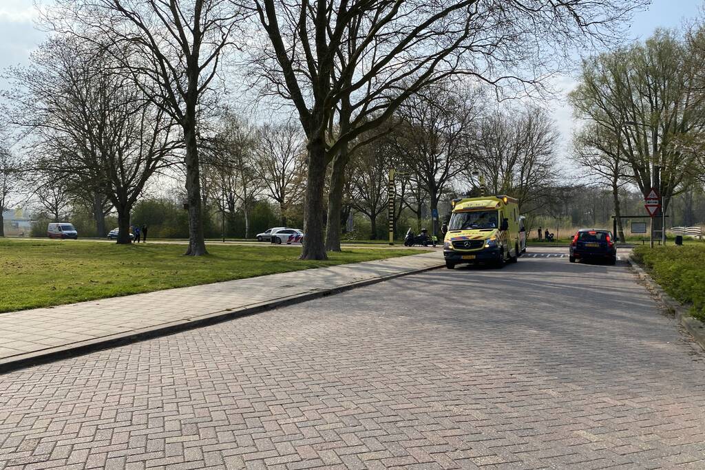 Aanrijding tussen auto en scooter