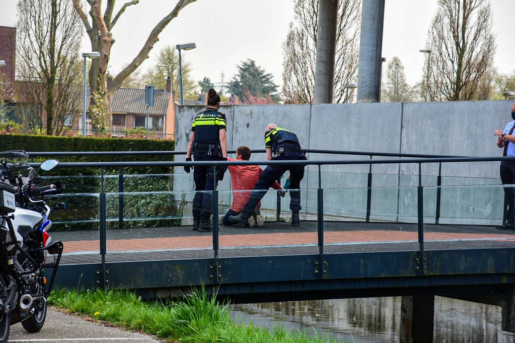 Dader steekincident meldt zich bij gemeentehuis