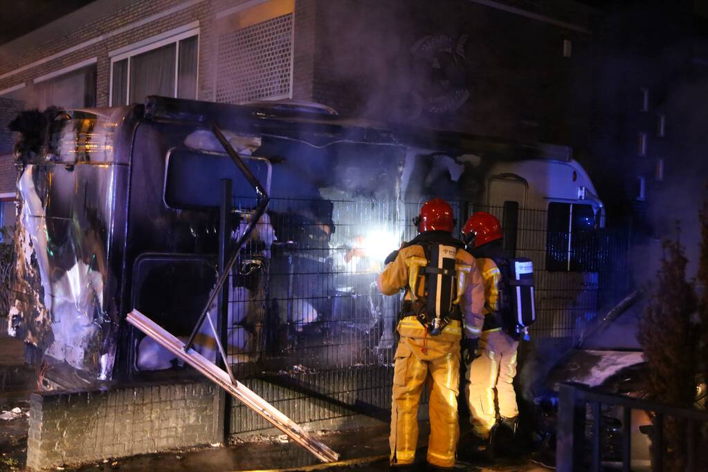 Camper verwoest na aangestoken brand