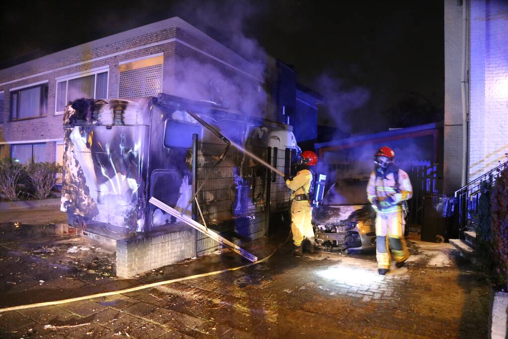 Camper verwoest na aangestoken brand