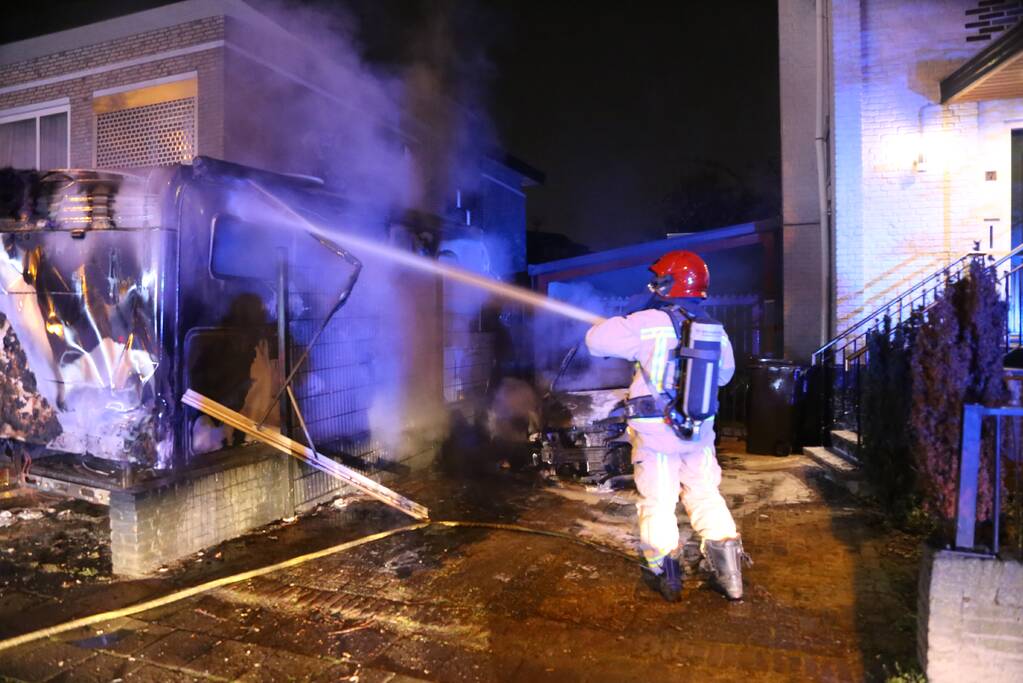 Camper verwoest na aangestoken brand