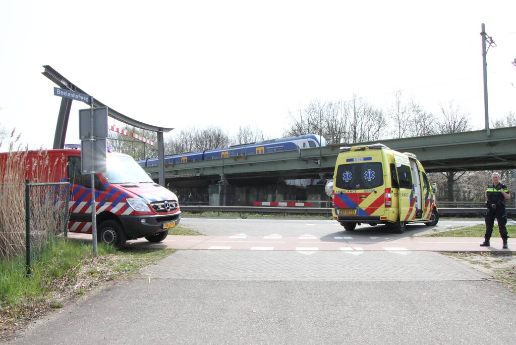 Geen treinverkeer door aanrijding met persoon op spoorbrug