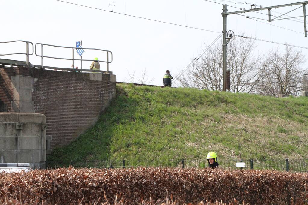 Geen treinverkeer door aanrijding met persoon op spoorbrug