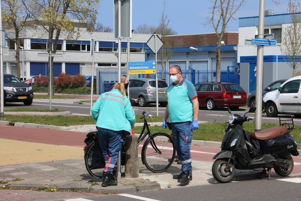 Fietsster gewond bij aanrijding met auto