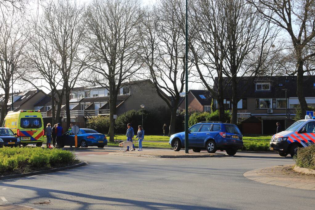 Vrouw op e-bike gewond bij aanrijding