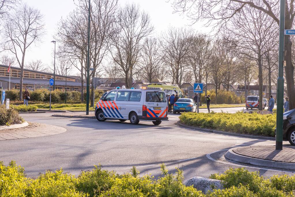 Vrouw op e-bike gewond bij aanrijding