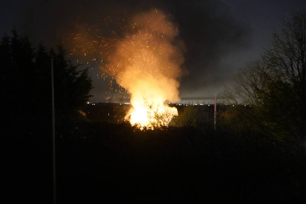 Grote uitslaande brand in duiventil