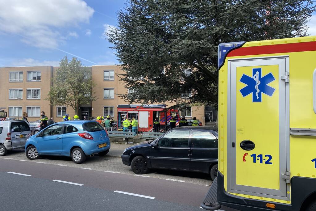 Meerdere bewoners door brand opgesloten in woningen