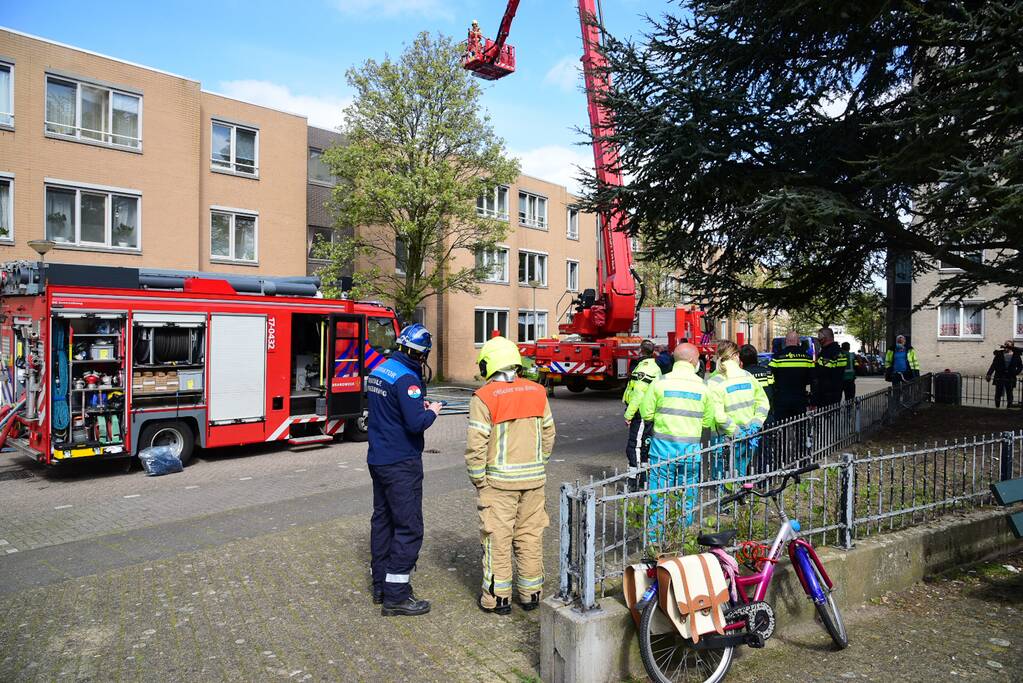 Meerdere bewoners door brand opgesloten in woningen