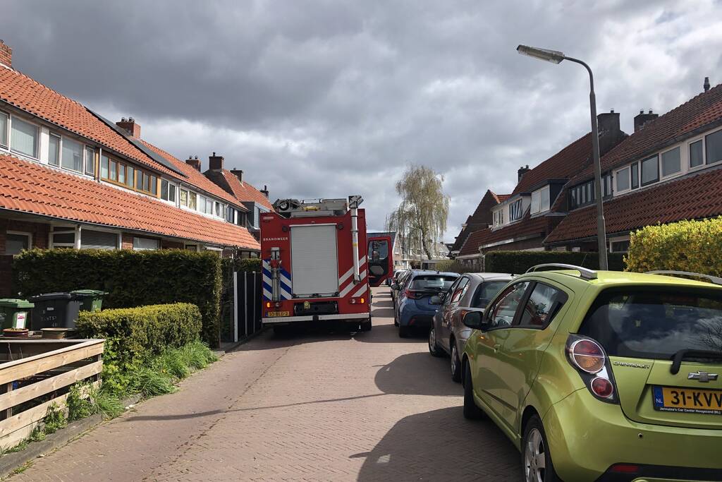 Brandweer onderzoekt penetrante lucht in woning
