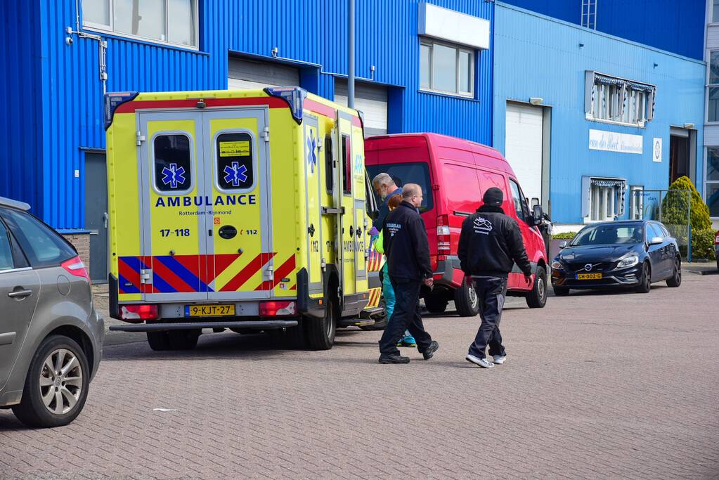 Flinke schade bij botsing op bedrijventerrein