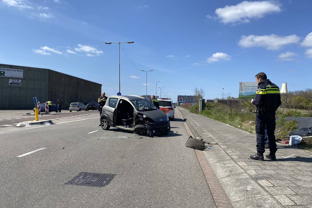 45-km auto slaat over de kop