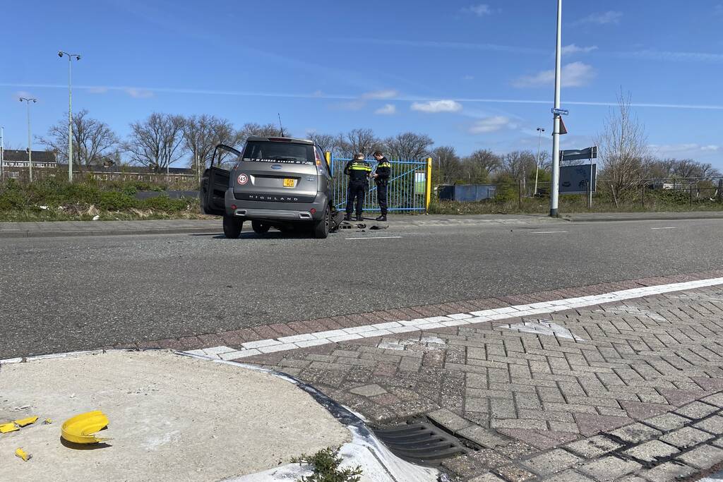 45-km auto slaat over de kop