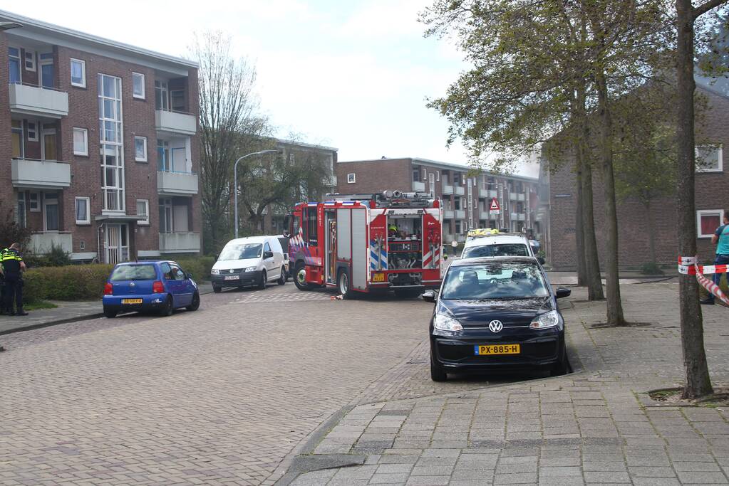 Explosie bij brand in portiekwoning