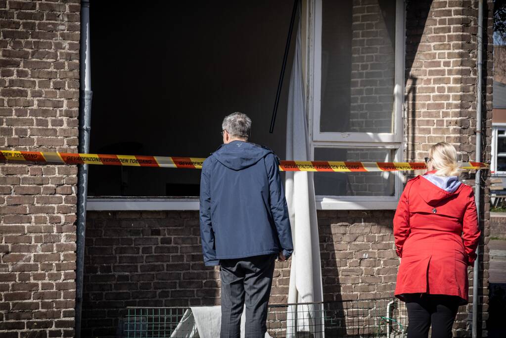 Explosie bij brand in portiekwoning