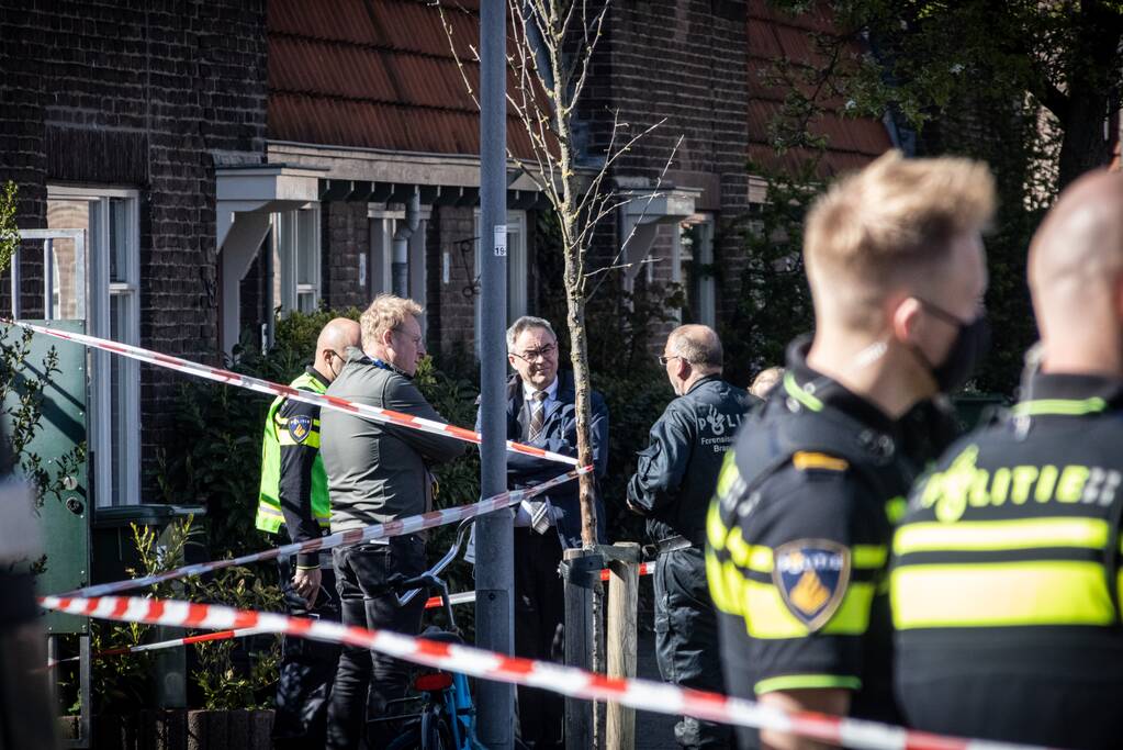 Explosie bij brand in portiekwoning