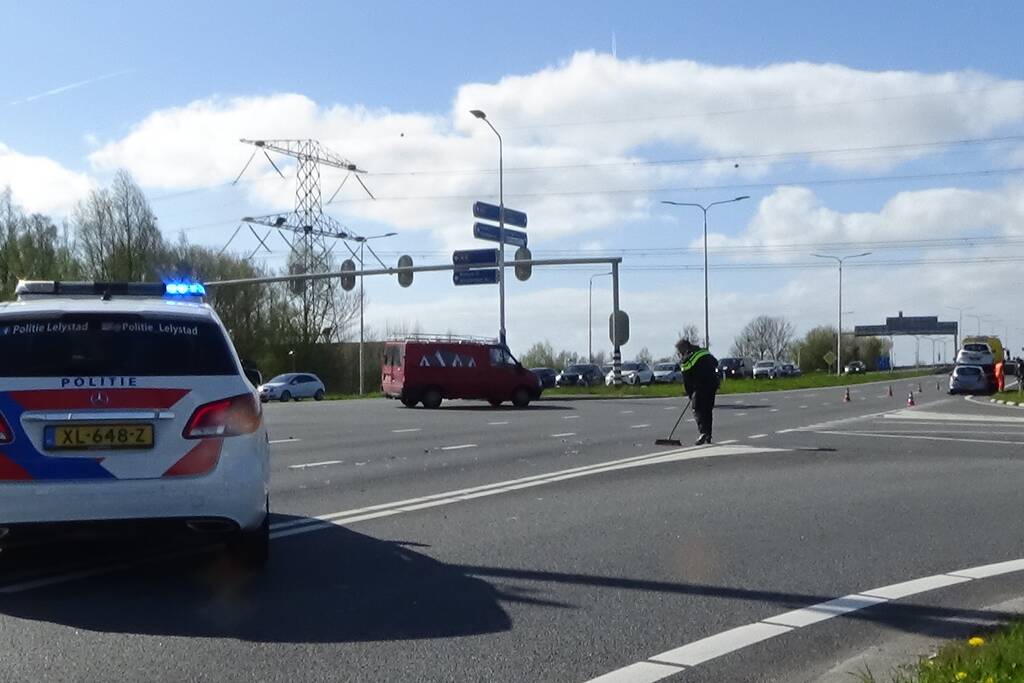 Politie sluit rijbaan af door ongeval