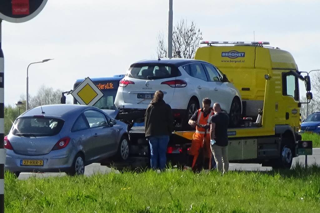 Politie sluit rijbaan af door ongeval