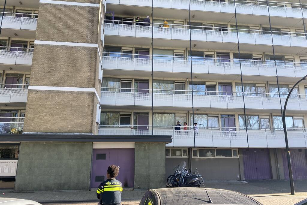 Brandweer blust keukenbrand in appartementencomplex