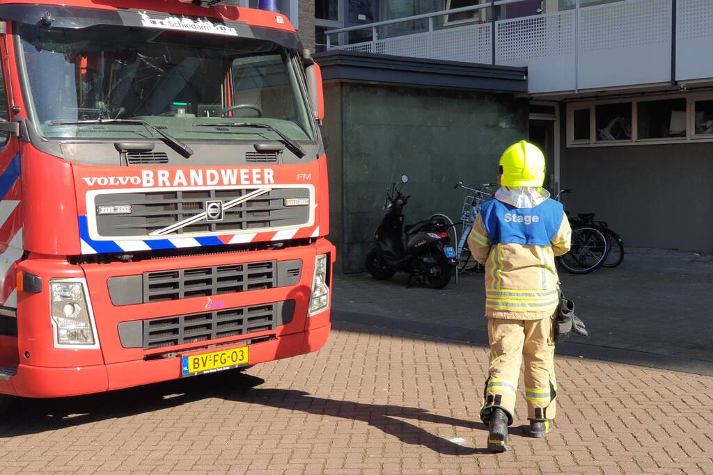 Brandweer blust keukenbrand in appartementencomplex