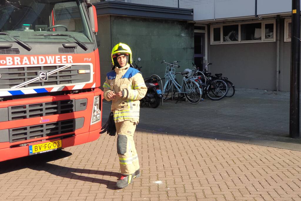 Brandweer blust keukenbrand in appartementencomplex